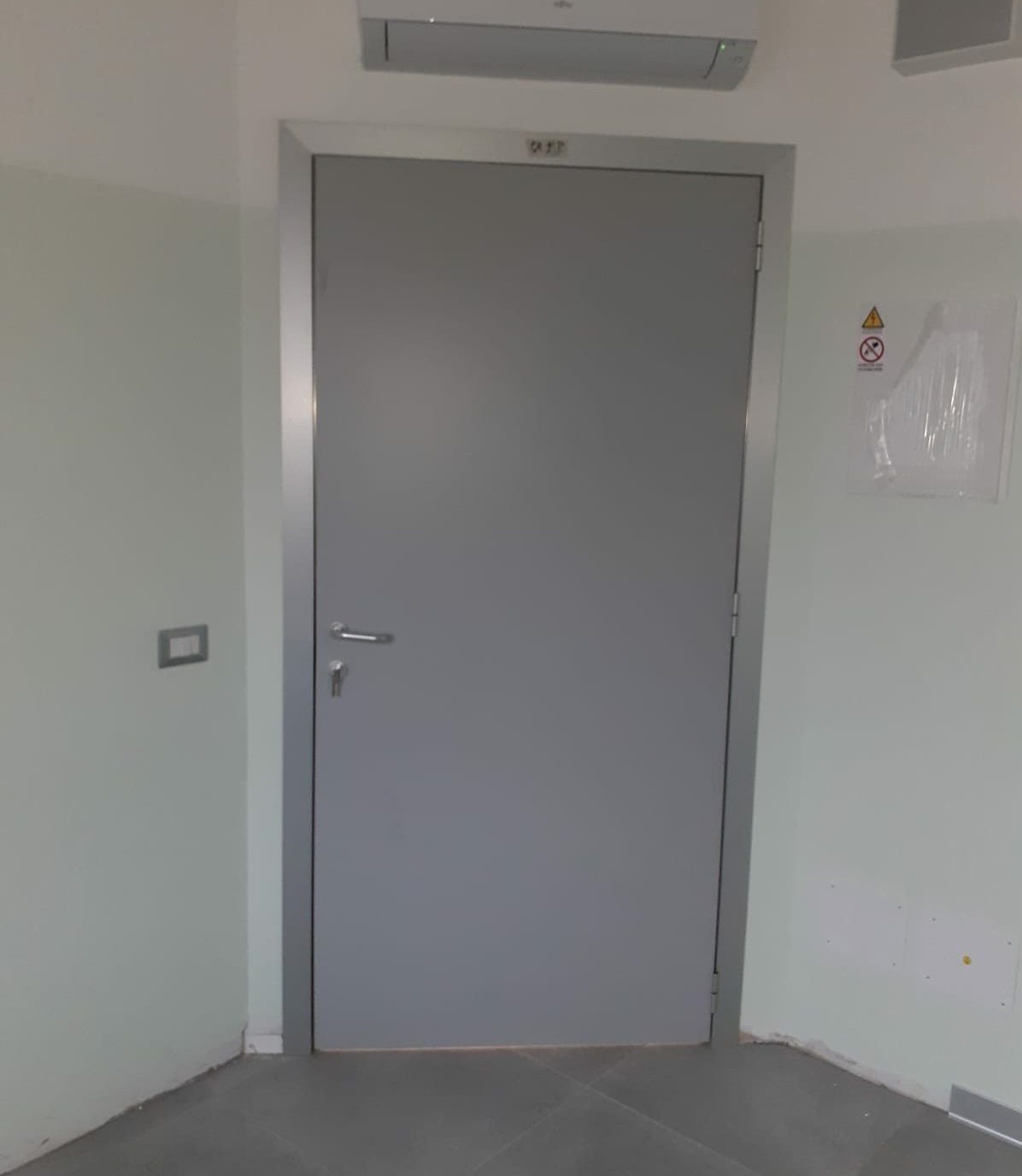 pintu besi kedap suara