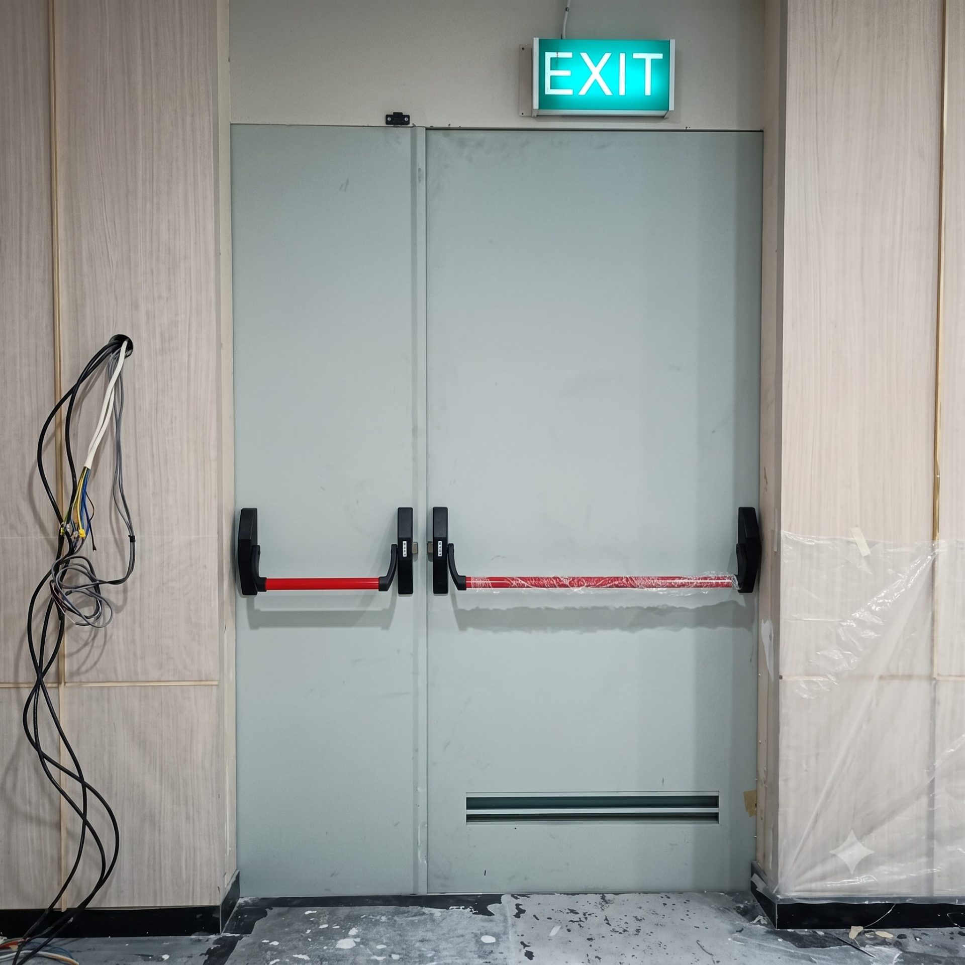 PT Darya-Varia Laboratoria Tbk Gunung Putri BogorJenis Pintu: Pintu Emergency with Panic Bar