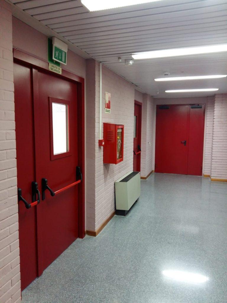 pintu besi anti api